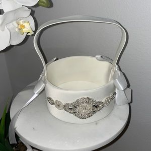 Adorable flower girl basket 😍